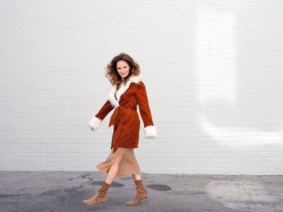Amy Brenneman is posing like she is walking in the picture.
